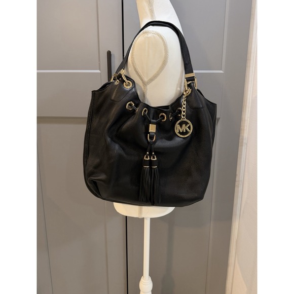 Michael Kors Handbags - Michael Kors Camden Shoulder Bag Tote Tassel Grommet Black Leather Hobo